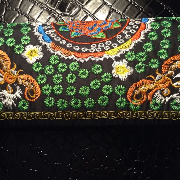 New Black Multicolor Embroidered Wallet Four Pockets And Flowers - Picture 2 of 5